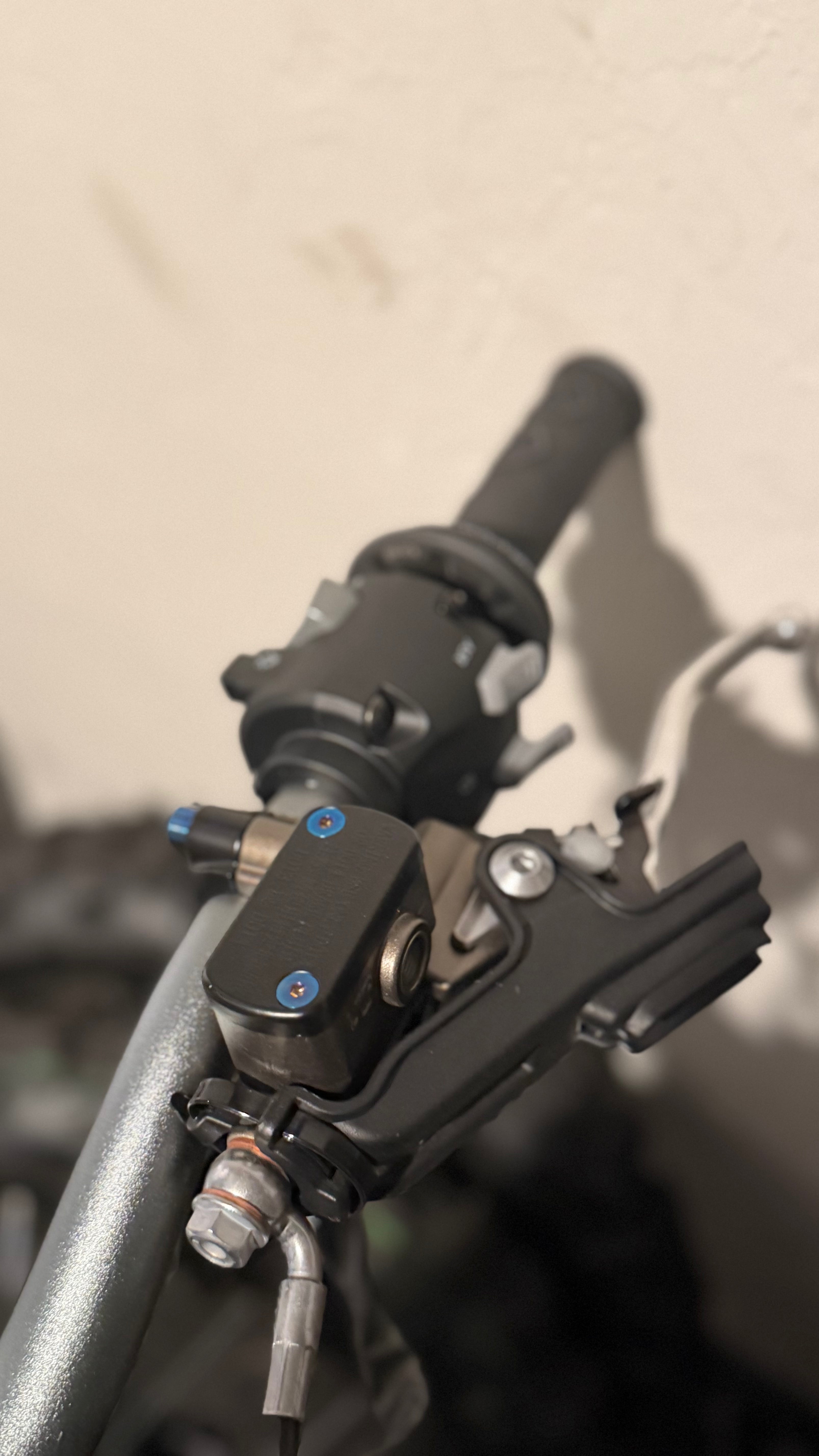 ultra bee reservoir cap bolts